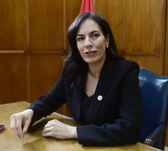 Claudia Centurión, ministra de MOPC.