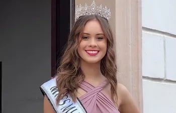 Dahiana Benítez Gatzke, Miss Mundo Paraguay 2022, recibió una mención especial de la Junta Municipal de Encarnación.