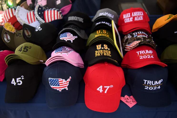 Gorras con el logo de Trump 2024 ya están a la venta en California.
