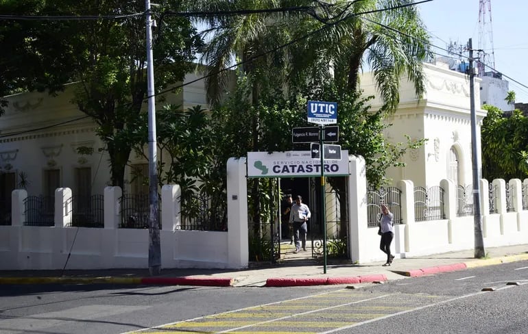 Una de las oficinas del Servicio Nacional de Catastro, ubicada en Fulgencio R. Moreno e Iturbe.