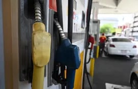 La Secretaría de Defensa al Consumidor (Sedeco) constató un aumento entre G. 300 y G. 600 en los precios de los combustibles.