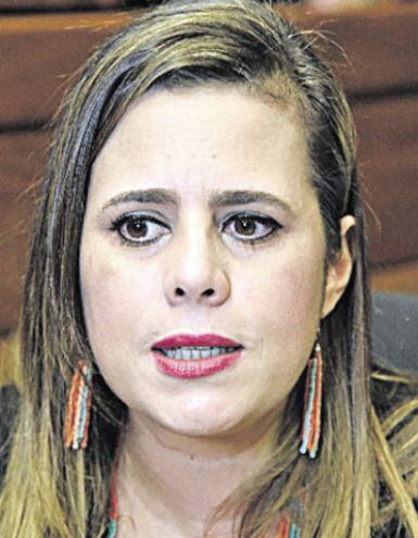 Kattya González (PEN), diputada por Central. Autora original del proyecto de redirección de gastos sociales.