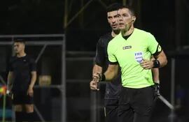 Mario Díaz de Vivar será el árbitro del Libertad - Guaraní, primer partido del torneo Apertura 2023.