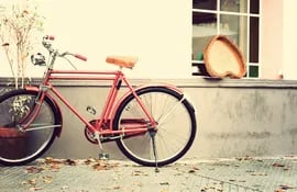 La exposición de bicicletas antiguas se realizará mañana en el Mercado de Pulgas.
