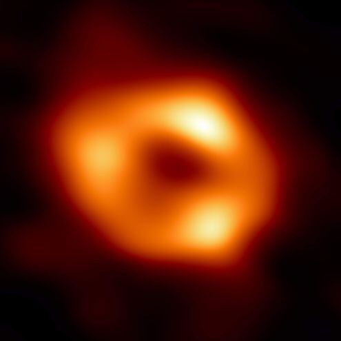 La red de telescopios  Event Horizon Telescope (EHT) logró capturar la imagen de un agujero negro supermasivo. (EFE)