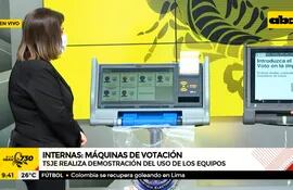 Simulacro de votación con máquina electrónicas para elecciones internas