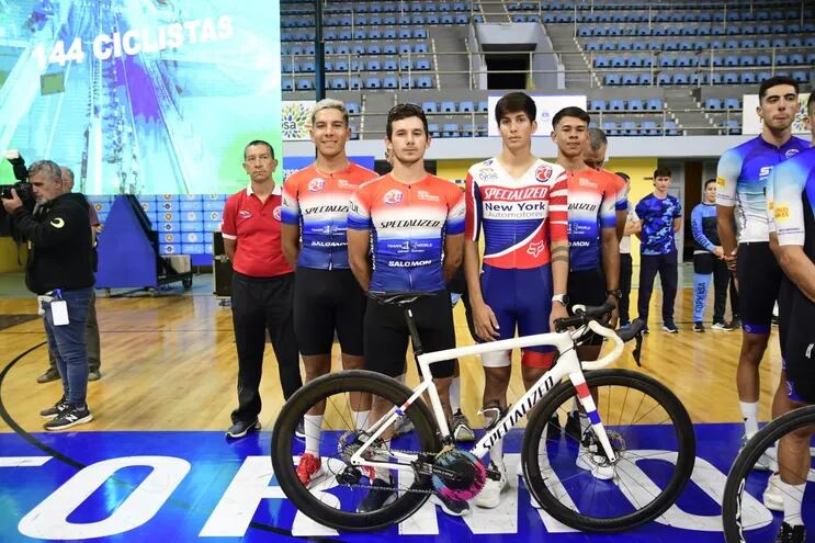 Los ciclistas del Paraguay Cycles Club que compiten desde ayer en la 2ª Vuelta a Formosa.