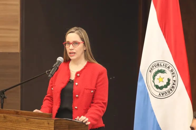 Liana Caballero asumió ayer como la nueva miembro del directorio del Banco Central del Paraguay (BCP)
