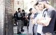policias-israelies-vigilan-mientras-palestinos-rezan-en-la-puerta-del-leon-en-la-ciudad-vieja-efe-222508000000-1610587.jpg