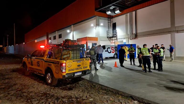 Asalto a transportadora de caudales en el estacionamiento de un supermercado en Ñemby que dejó varios heridos.