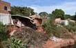 Unas 500 casas construidas en la ribera del Arroyo Fortín de Villa Elisa están a punto de caer al cauce, por las constantes erosiones.