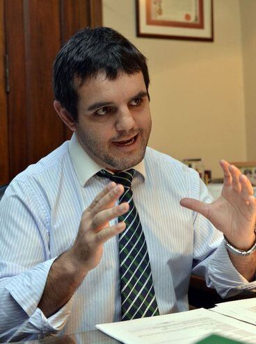 Manuel Riera, presidente del Colegio de Abogados del Paraguay. Criticó la labor del Consejo de la Magistratura, por dejarse influenciar para incluir en la terna para ministro de Corte, a un político.