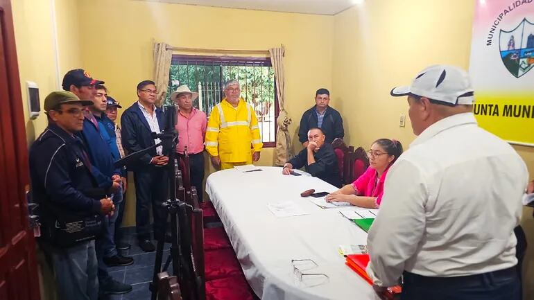 Cinco concejales dejaron sin quorum sesión de la Junta Municipal para evitar tratar cuestionada rendición de cuentas del intendente Néstor Casimiro González ¡(PLRA).