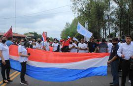 Estudiantes secundarios del Centro Regional de Educación Natalicio Talavera se adhirieron a la manifestación docente en Villarrica.