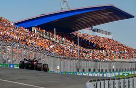 El Red Bull Racing del neerlandés Max Verstappen en la sesión de clasificación del Gran Premio de los Países Bajos en el circuito de Zandvoort.