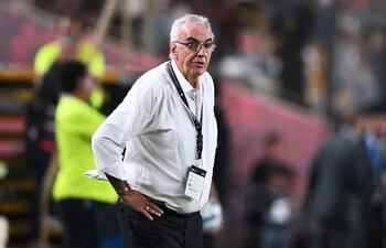 (FILES) Universitario's Uruguayan coach Jorge Fossati during the Copa Sudamericana group stage first leg football match between Universitario and Goias at the Monumental stadium in Lima on April 20, 2023. Uruguayan coach Jorge Fossati will assume the technical direction of the Peruvian football team for the Copa America 2024 and the South American qualifier for the 2026 World Cup, the Peruvian Soccer Federation (FPF) reported this Wednesday December 27, 2023. (Photo by ERNESTO BENAVIDES / AFP)