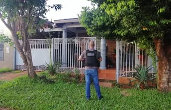 Agentes especiales de la Senad allanaron la vivienda de los prófugos Alexis Vidal González Zárate y su pareja Irma Vergara, alias “Menchy”.