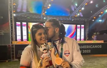Fernando Ramírez, atleta paraguayo medallista de Odesur y su novia fueron víctimas de un irresponsable que los chocó y huyó.