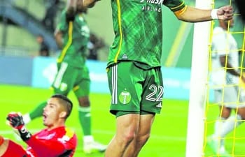 Cristhian Paredes celebra su gol para Portland Timbers.
