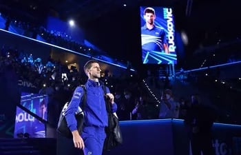 Novak Djokovic se impuso a Rublev y clasificó a semifinales del Torneo de Maestros. (EFE)