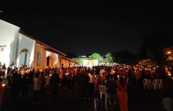 Un multitudinaria asistencia se vio durante la Vigilia Pascual.