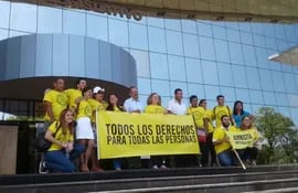amnistia-entrega-informe-sobre-derechos-humanos-en-paraguay-115533000000-1682262.jpeg