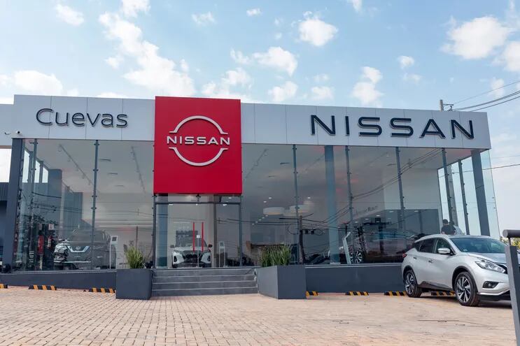 Fachada del nuevo local de Nissan, en Ciudad del Este, uno de los principales puntos del país.