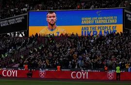 Pequeño homenaje del West Ham a Andriy Yarmolenko, jugador ucraniano que está en su plantel.