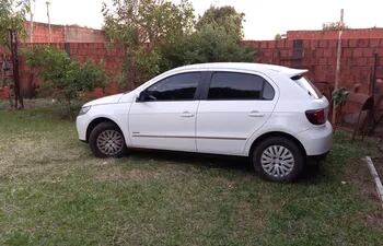 Volkswagen Gol, propiedad de Crispín Mora Benítez, robado en la madrugada del 21 de julio y recuperado por la Policía en la tarde del 23 de julio de 2021.
