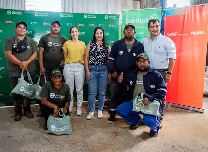 Unos 75 recicladores recibieron sus kits de protección para uso diario de parte de Coca-Cola Paresa y Soluciones Ecológicas.