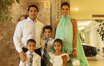 ¡Hermosa familia! Didier Arias y Tere Codas con sus hijos Didier, Renzo y Bruna.