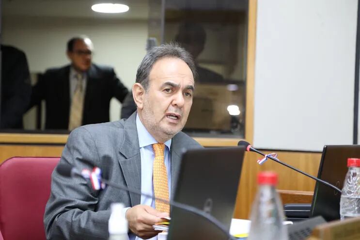 El senador Juan Darío Monges (ANR, HC) molesto respondió a Sergio Godoy (ANR, HC).