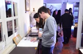 En el museo municipal El Mensú se exhiben  objetos históricos e imágenes antiguas. Mucha gente visita el sitio.