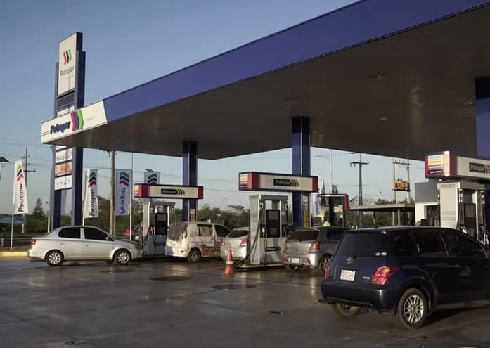 Petropar concesionará sus estaciones de servicios propias.