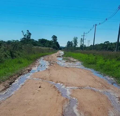Atyrá: pobladores exigen la pavimentación de camino que conecta con varias comunidades