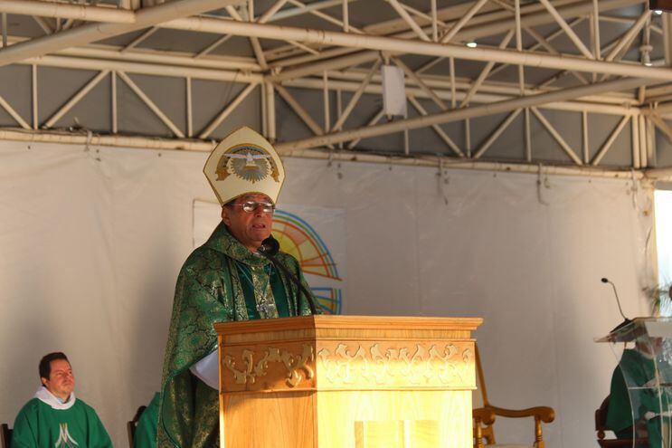 Monseñor Ricardo Valenzuela .