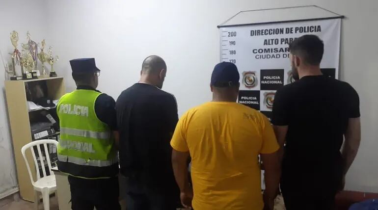 Los brasileños quedaron detenidos a disposición del Ministerio Público.