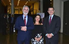 José Antonio Marcondes de Carvalho, embajador de Brasil en Paraguay, Diana Correa y Marcelo Korc, representante de la OPS/OMS en Paraguay.