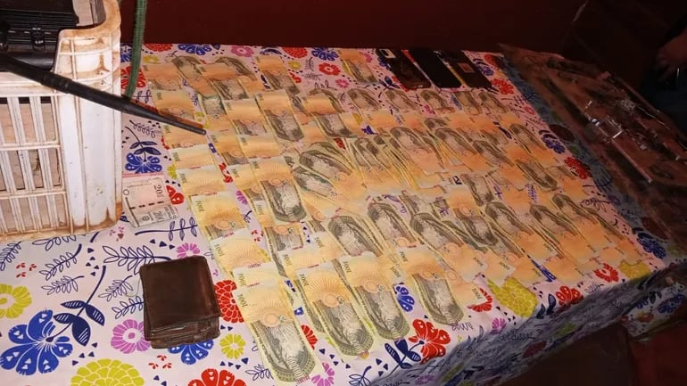 Dinero incautado en el marco del ataque en Yatytaý.