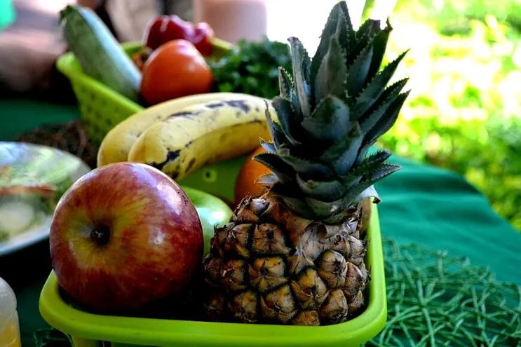 Recomiendan consumir preferentemente frutas y verduras de estación, mango, piña, sandía, o melón.