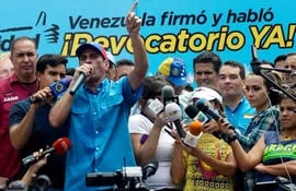 marcha-ciudadana-en-venezuela-en-apoyo-al-referendo-revocatorio-del-mandato-de-nicolas-maduro-afp-195607000000-1458982.jpg