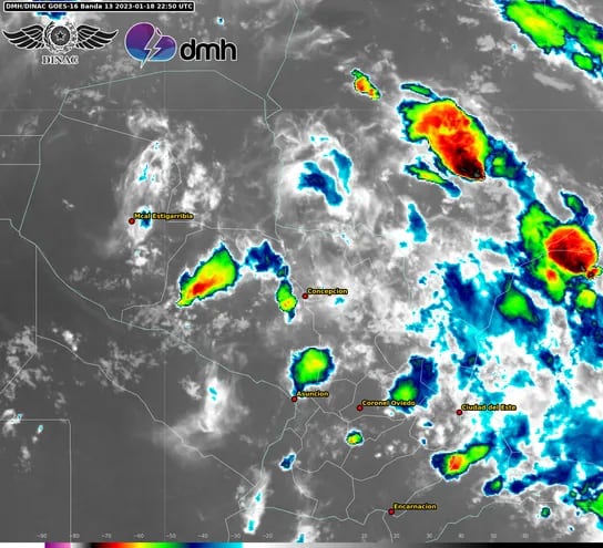 Imagen satelital ofrecida por Meteorología donde se ven los núcleos de tormenta sobre el país.