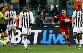 Lorenzo Pellegrini celebra el tanto marcado para el empate de la Roma.