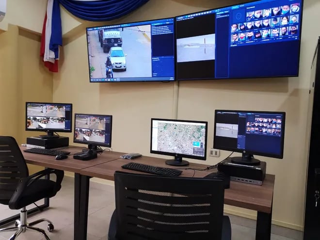 La sala de monitoreo del sistema 911 que funciona en la comisaría 53° Central.