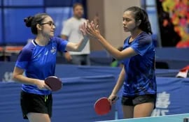 cielo-mutti-y-leyla-gomez-medallistas-de-plata-en-dobles-en-el-sudamericano-juvenil-de-chile-2018-181820000000-1693472.jpg