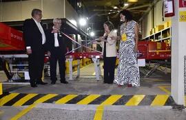 Rubén Aguilar, Jorge Brítez, Milva Bogado y Leticia Telesca en la inauguración del innovador centro de operaciones de DHL Express Paraguay, en el Aeropuerto Internacional “Silvio Pettirossi”.