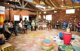 Los talleres “Intercambios de Saberes para la Gestión Cultural Comunitaria”, se realizan en el local El Cántaro BioEscuela Popular, en la ciudad de Areguá.