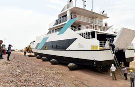 Vista del “Ferry del Chaco”. La inversión es  US$ 4,5 millones. El  sector privado lo presenta como  medio de transporte rápido.