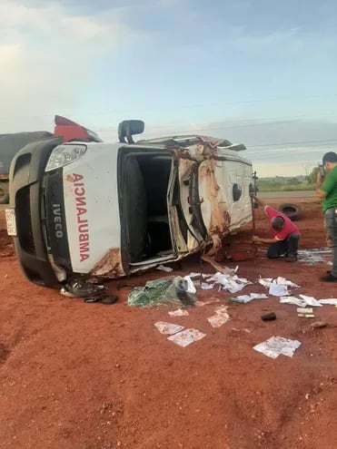 El conductor perdió el control de la ambulancia.