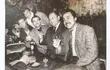 Sentados, desde la derecha, Francisco Marín, José Asunción Flores, Luis Alberto del Paraná, Elvio Romero (de pie, no identificado).